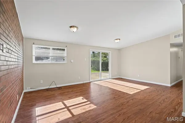 6661 Pepperidge DR, Berkeley, MO 63134