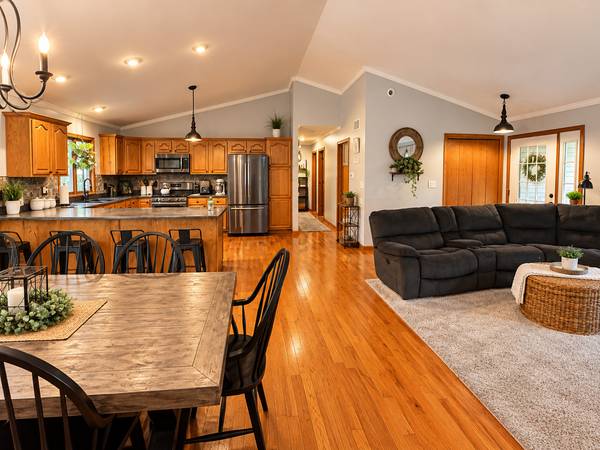 373 Lake Thunderbird DR, Putnam, IL 61560