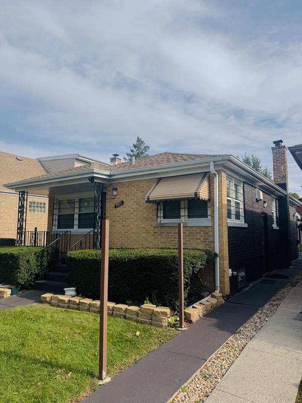 5821 N California AVE, Chicago, IL 60659