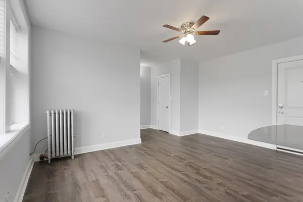 1521 W Sherwin AVE #410, Chicago, IL 60626