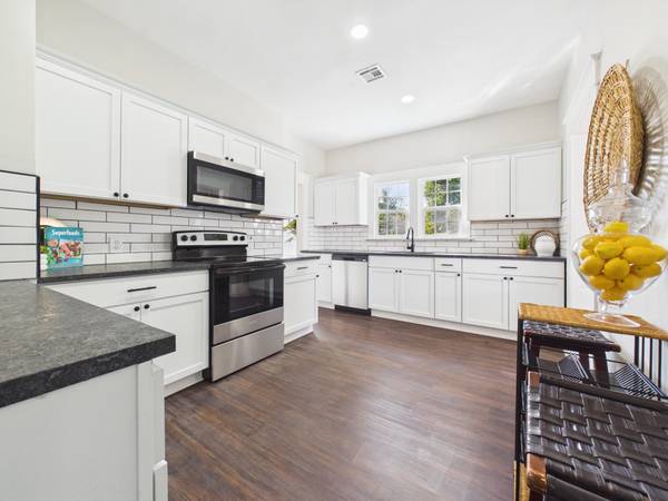 3316 E Zimmerly St, Wichita, KS 67218