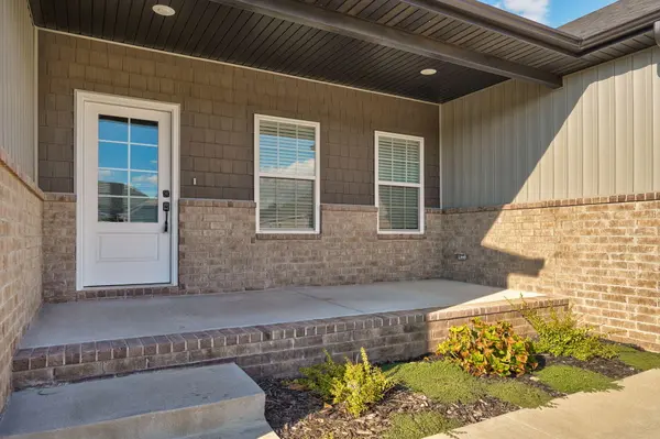 553 Delaware CT, Rogersville, MO 65742