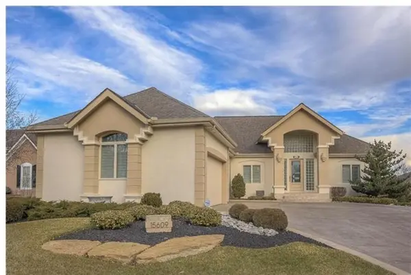 15609 Pawnee LN, Overland Park, KS 66224