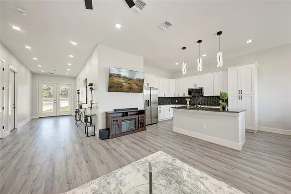 113 Los Robles RD, Elgin, TX 78621