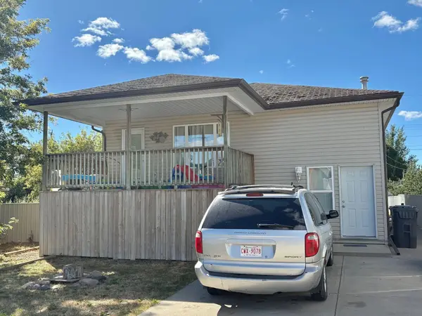 1220 (FULL DUPLEX) 9 ST N, Lethbridge, AB T1H 1Z9