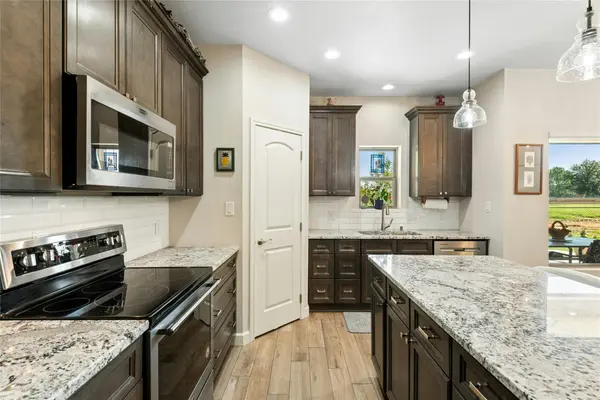 135 Pinehurst ST, Meadowlakes, TX 78654