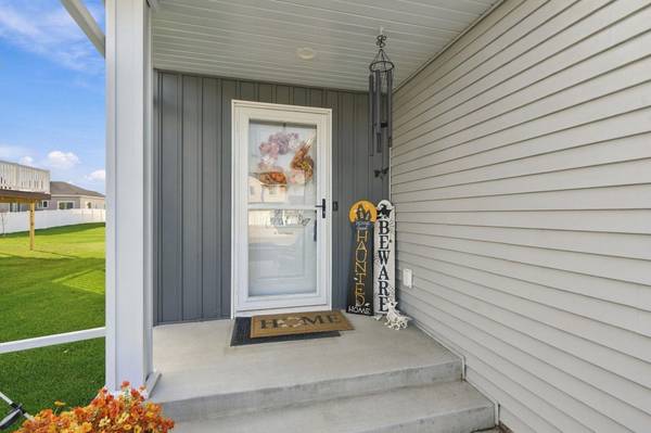 1151 Marlys DR W, West Fargo, ND 58078