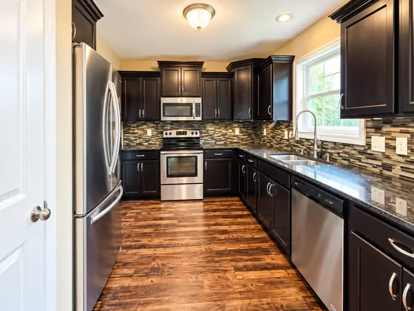 1875 Camelot Dr, Clarksville, TN 37040