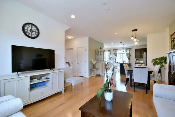 803 Lee ST, Des Plaines, IL 60016