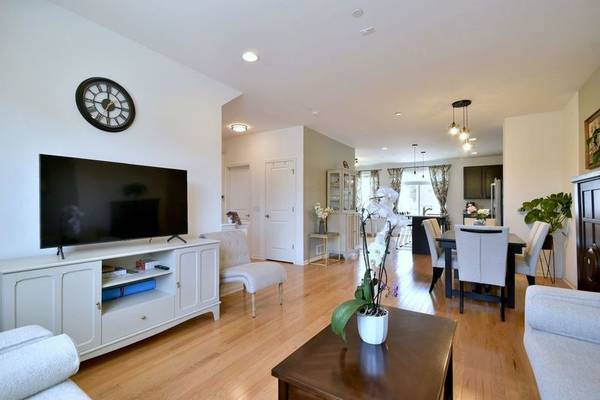 803 Lee ST, Des Plaines, IL 60016