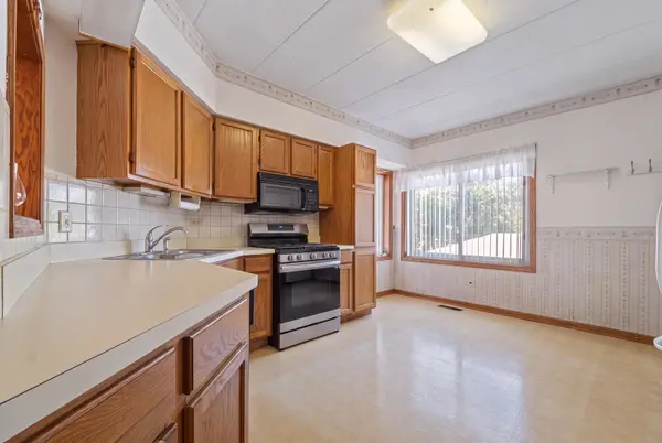 9428 S 77th CT #2A, Hickory Hills, IL 60457