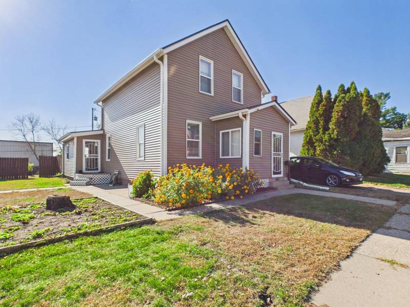 560 Burgess ST, Saint Paul, MN 55103