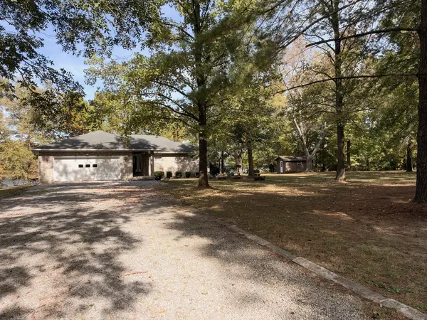 15473 Lake Moses LN, Benton, IL 62812