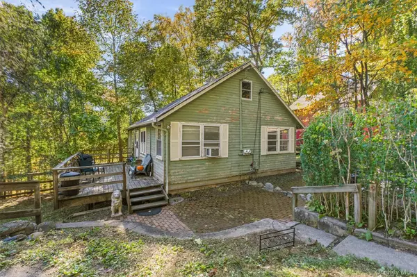 26 Pecoho RD, Lake Peekskill, NY 10537