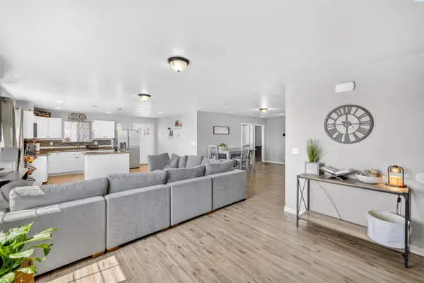 609 Eagle Nest, Granger, WA 98932