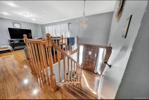1111 Franklin AVE, North Valley Stream, NY 11580
