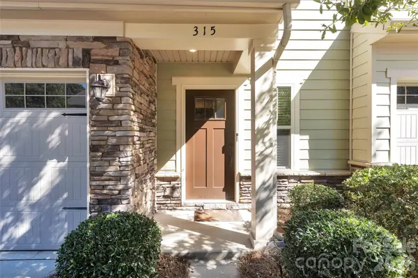 315 Pond Place LN, Matthews, NC 28104
