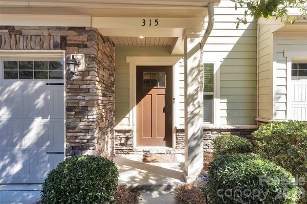 315 Pond Place LN, Matthews, NC 28104