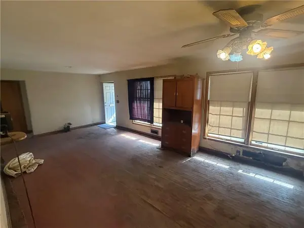 606 E 90th ST, Kansas City, MO 64131