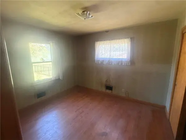 606 E 90th ST, Kansas City, MO 64131