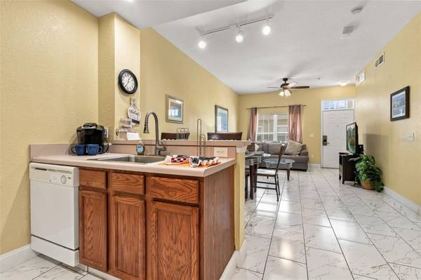 4600 YELLOWGOLD RD W #105, Kissimmee, FL 34746