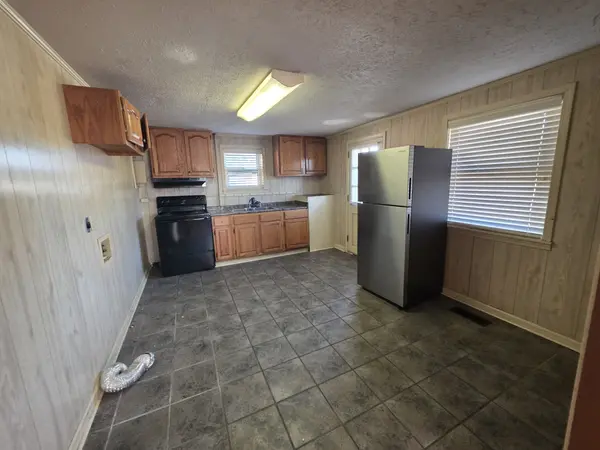 106 Dickerson Ln, Hopkinsville, KY 42240