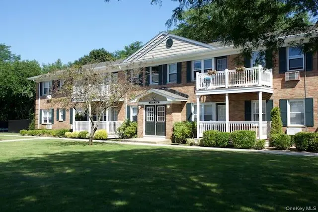 1355 Roanoke AVE #5F, Riverhead, NY 11901