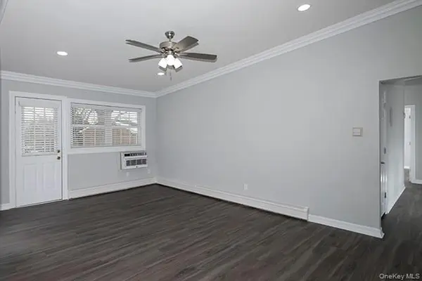 1355 Roanoke AVE #11LA, Riverhead, NY 11901