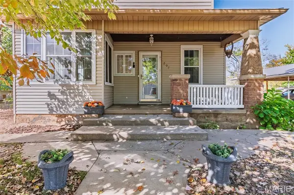 207 N College ST, Arcadia, MO 63621