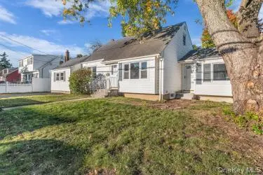 454 N Indiana AVE, Lindenhurst, NY 11757