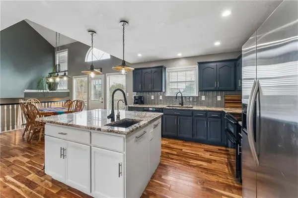 1101 SE Windstar DR, Lee's Summit, MO 64081