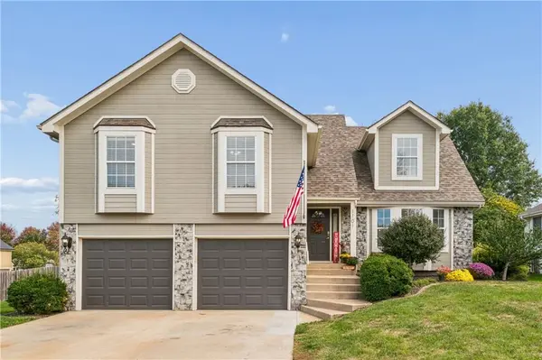 1101 SE Windstar DR, Lee's Summit, MO 64081