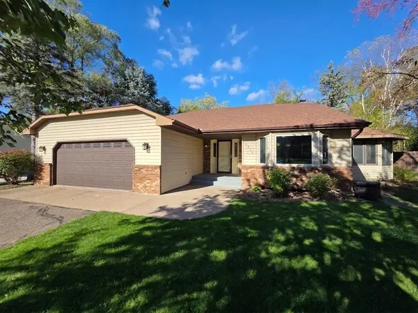 1814 Twin Circle DR, Mendota Heights, MN 55118