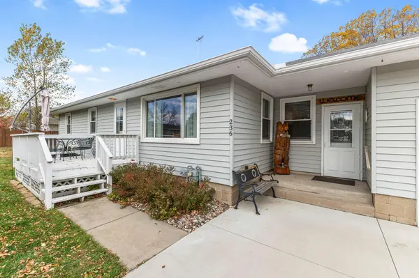 236 Knollwood ST W, Annandale, MN 55302