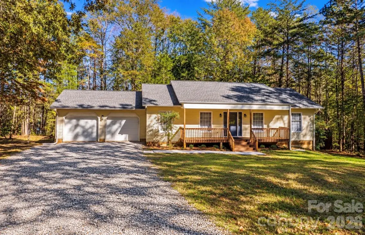 3821 View LN, Yadkinville, NC 27055