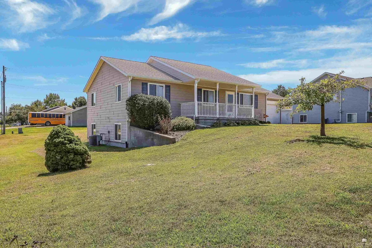 301 Skene ST, Westmoreland, KS 66549