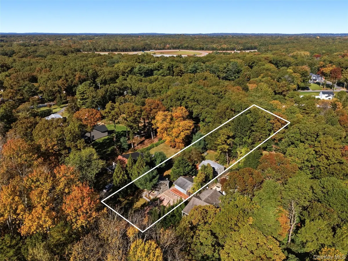 27A Deer Leap RD, Ridge, NY 11961
