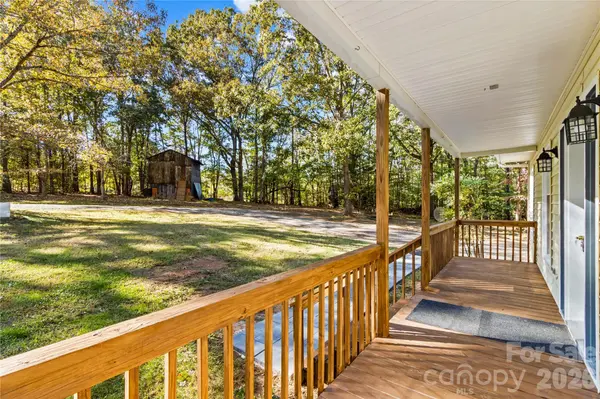 3821 View LN, Yadkinville, NC 27055