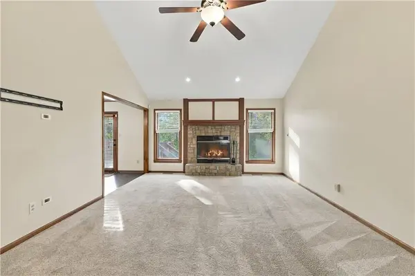 2600 SW Morningside DR, Blue Springs, MO 64015