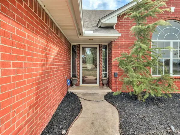 1085 Pioneer RD, Tuttle, OK 73089
