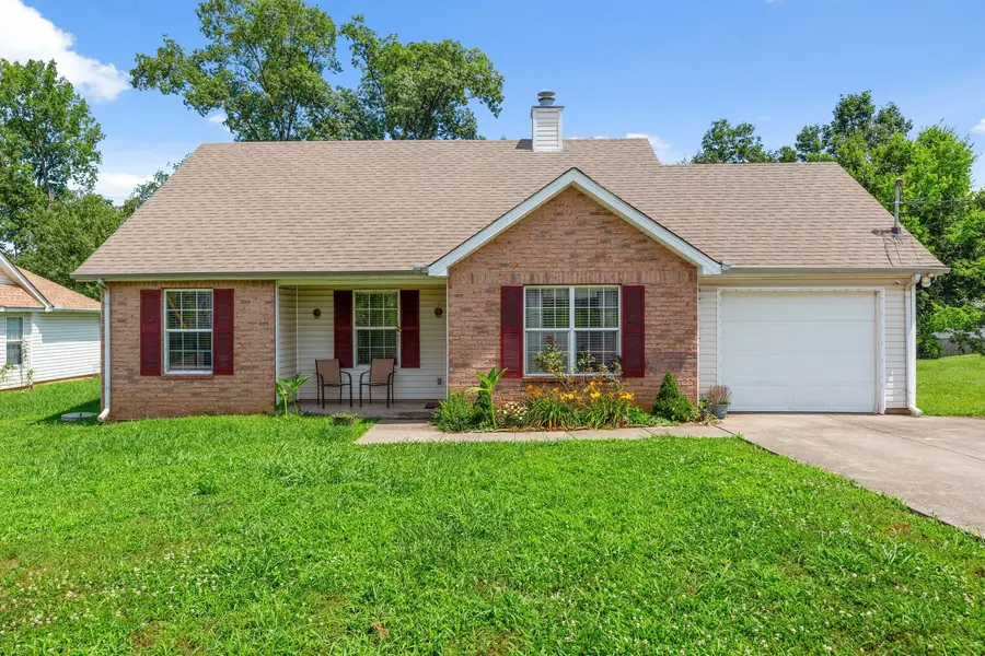 1302 Lyndsey Ridge Dr, La Vergne, TN 37086