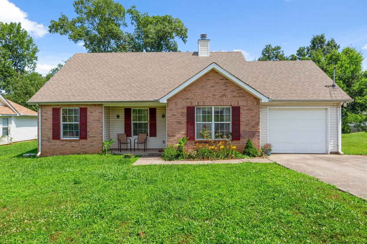 1302 Lyndsey Ridge Dr, La Vergne, TN 37086
