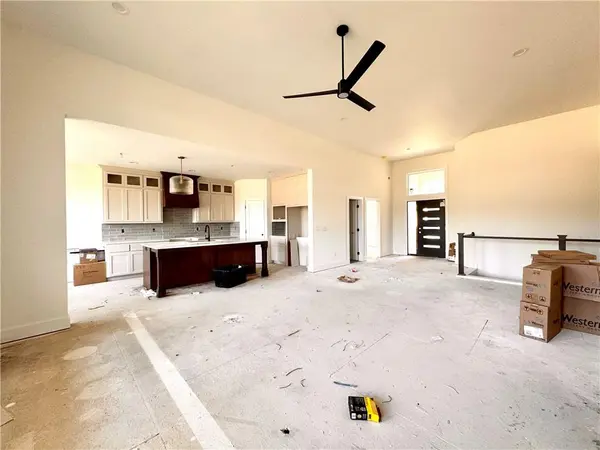 8304 NW 90th ST, Kansas City, MO 64153