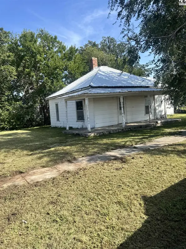 122 N Ford Ave, Bucklin, KS 67834