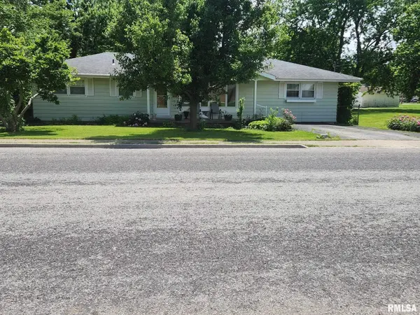 518 E Bidwell ST, Taylorville, IL 62568