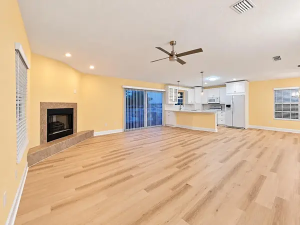 381 BOYLSTON AVE, Daytona Beach, FL 32118