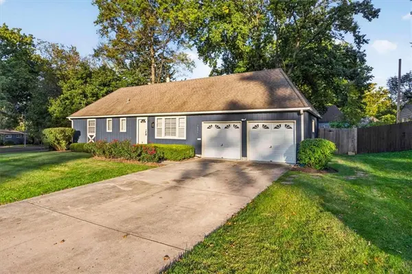 7601 Russell ST, Prairie Village, KS 66204
