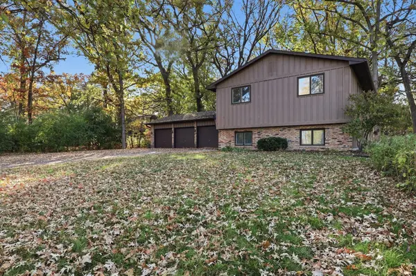5940 Otter View TRL, White Bear Lake, MN 55110