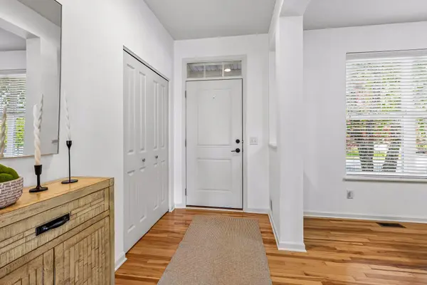 1083 Rosemary CIR, Chaska, MN 55318