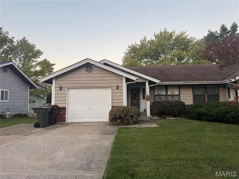 315 Della DR, St Peters, MO 63376